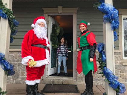 Visite du père Noel, ses lutins