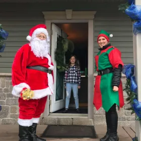 Visite du père Noel, ses lutins